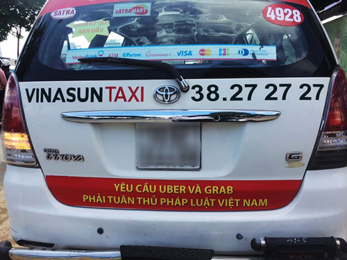 Taxi truyền thống... chơi "lầy"