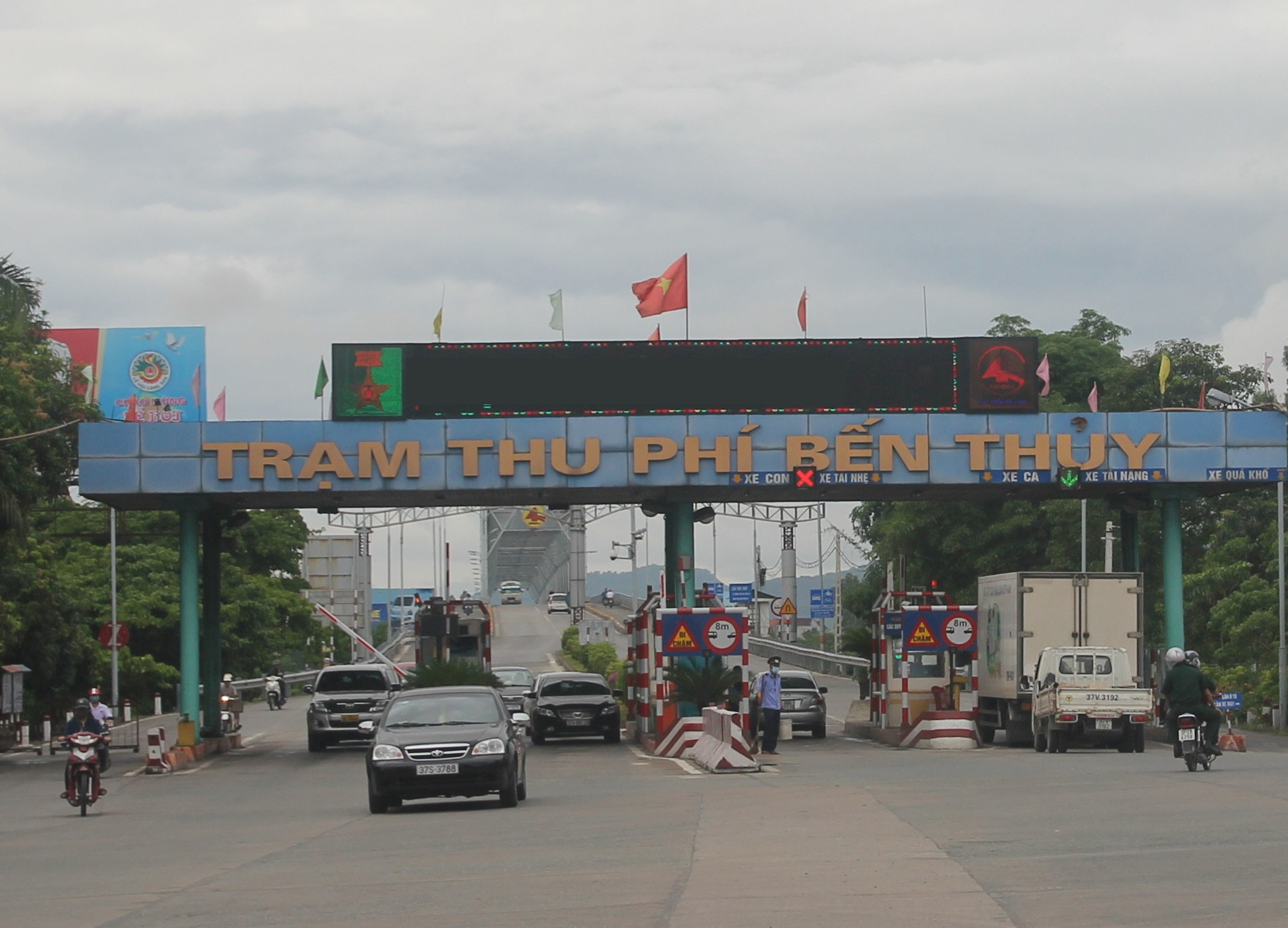 Trạm thu phí BOT lắm tai tiếng