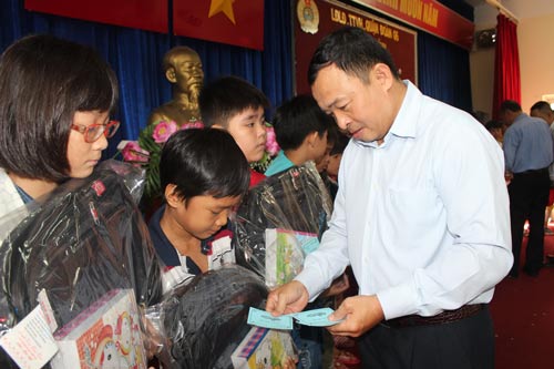 Lo cho con để cha mẹ yên lòng