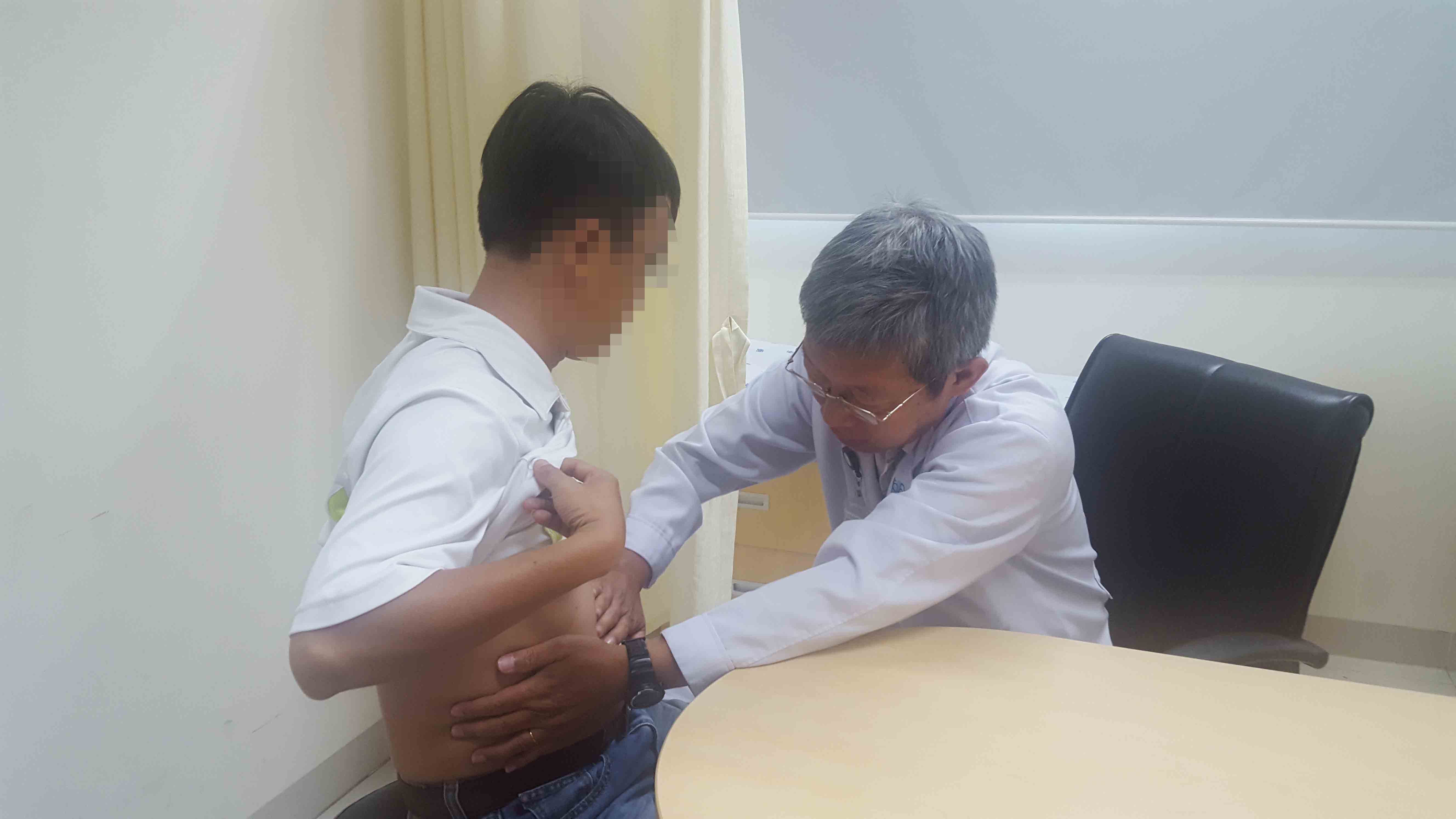Khám bệnh về tiêu hóa liên quan đến rượu bia tại một bệnh viện ở TP HCM