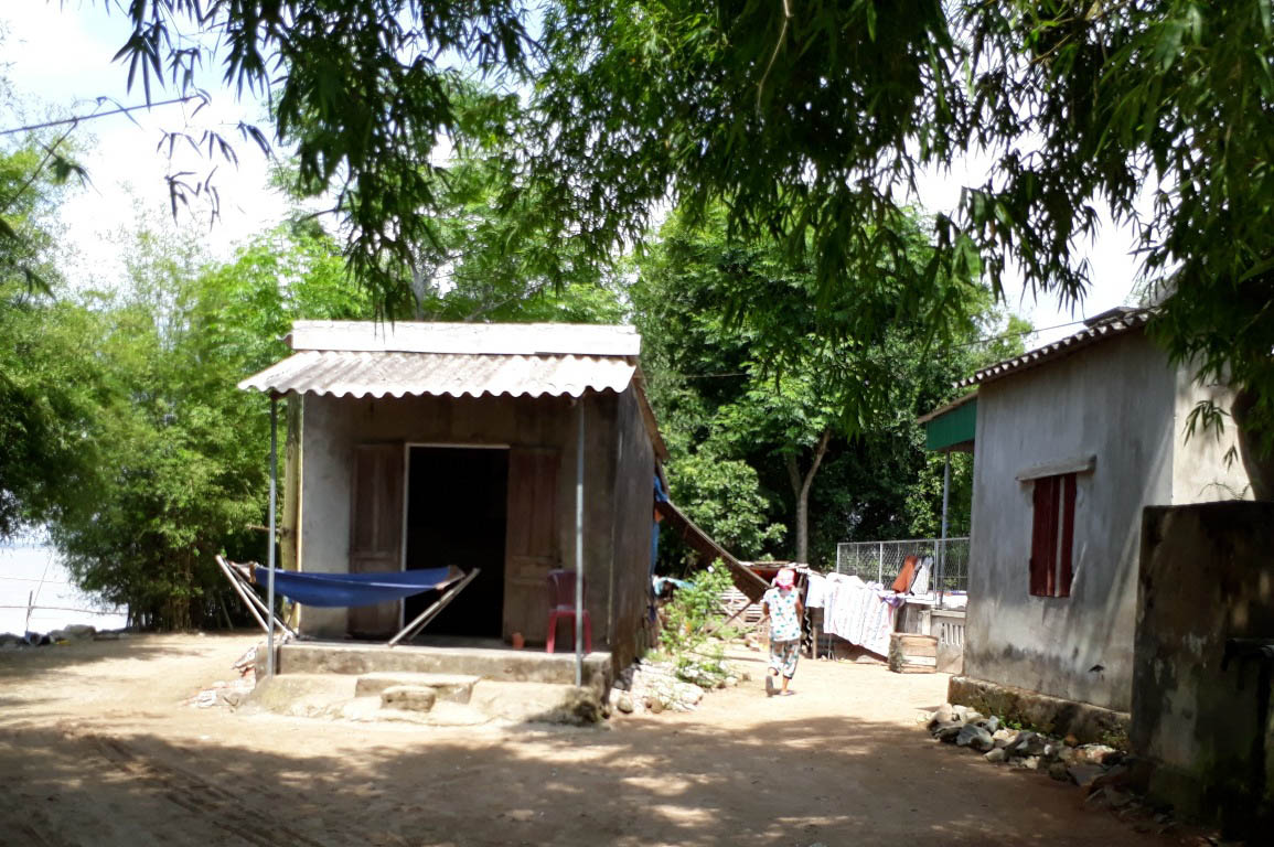 Dự án trên giấy, dân khổ