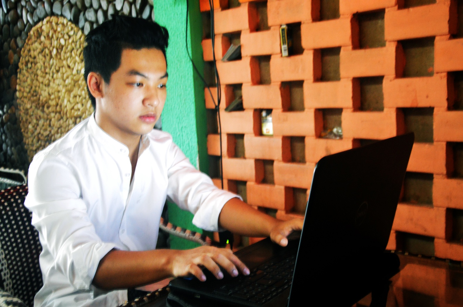 Ch&agrave;ng trai chuy&ecirc;n Anh đạt điểm 10 ngữ văn - Ảnh 1.