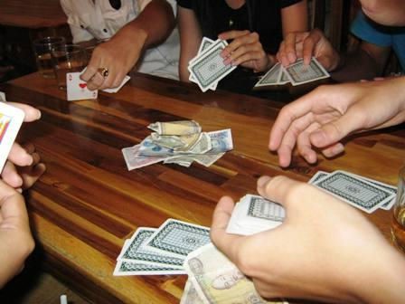 Khai trừ Đảng nữ chuyên viên ban tuyên giáo đánh bạc