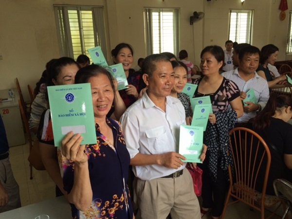 Hàng triệu người lao động đang tự quản sổ BHXH