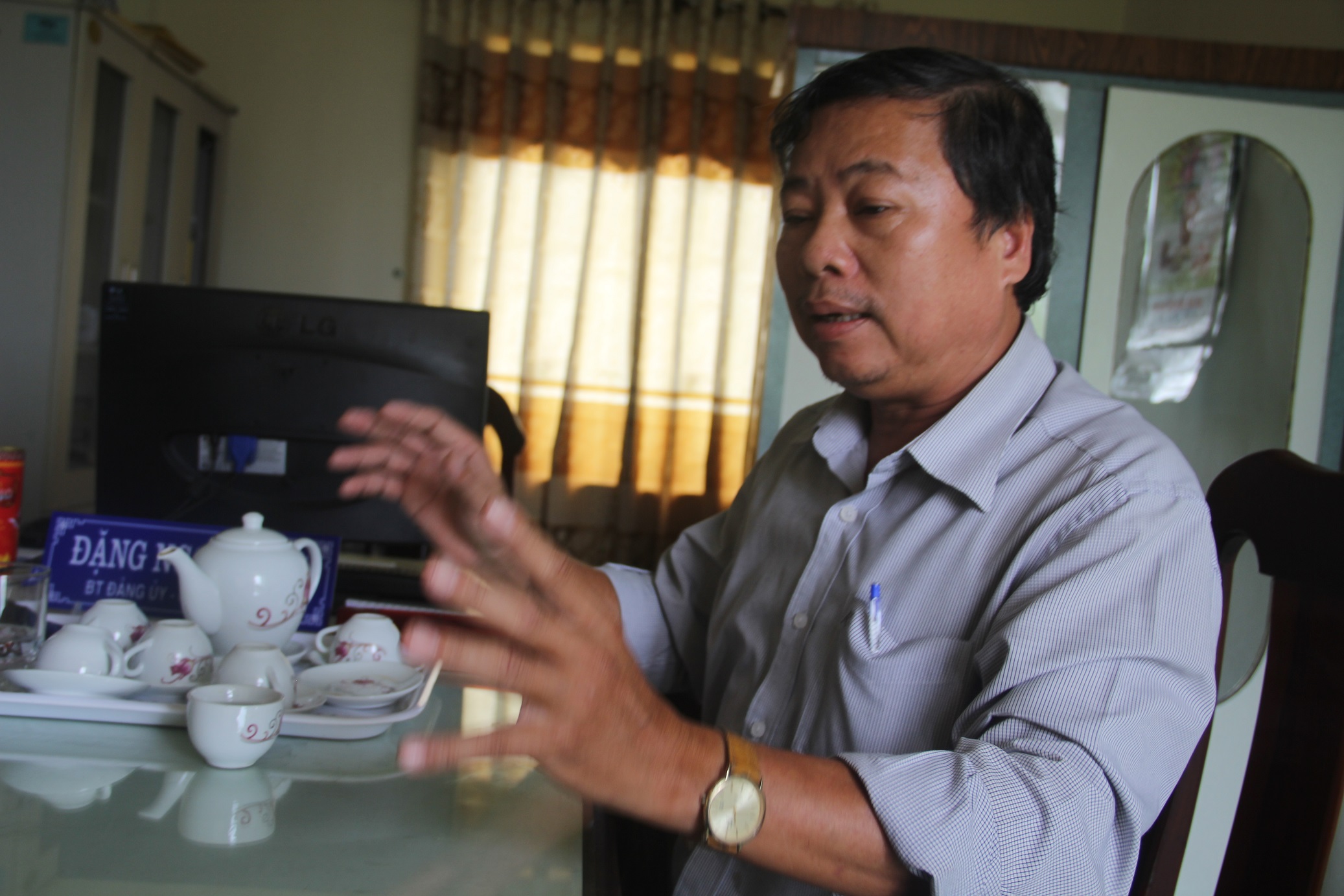 Bí thư có 4 năm sinh xin trả lại huy chương