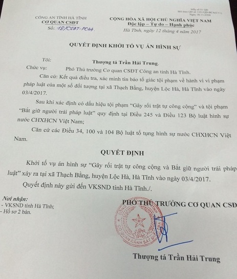 
Quyết định khởi tố vụ &aacute;n của C&ocirc;ng an H&agrave; Tĩnh.
