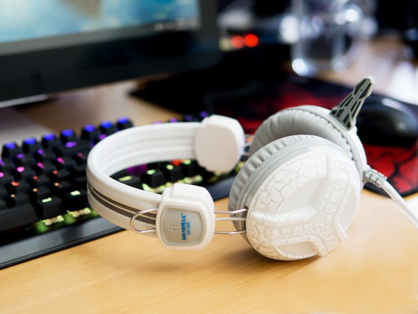 AH-320 - Tai nghe chơi game giá rẻ với đèn LED RGB
