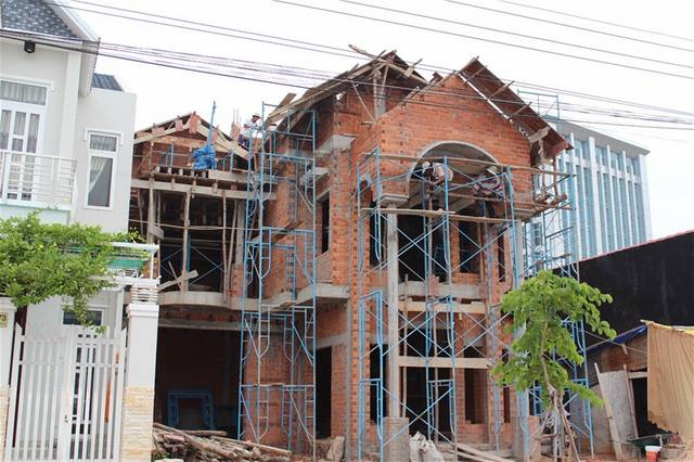 ​Giải quyết bài toán nên mua nhà hay mua đất?