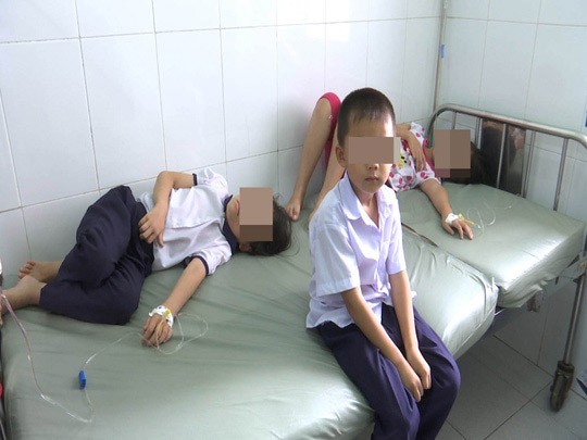 Vụ 400 học sinh nhập viện sau khi uống sữa: Sữa bị nhiễm khuẩn khi pha chế
