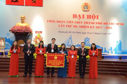 Xây dựng đội ngũ công chức, viên chức có bản lĩnh, trình độ