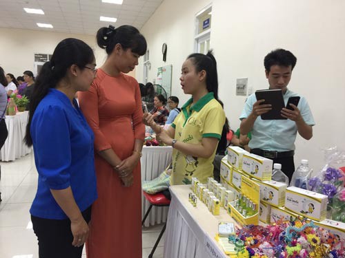 Phụ nữ tham gia bảo vệ môi trường