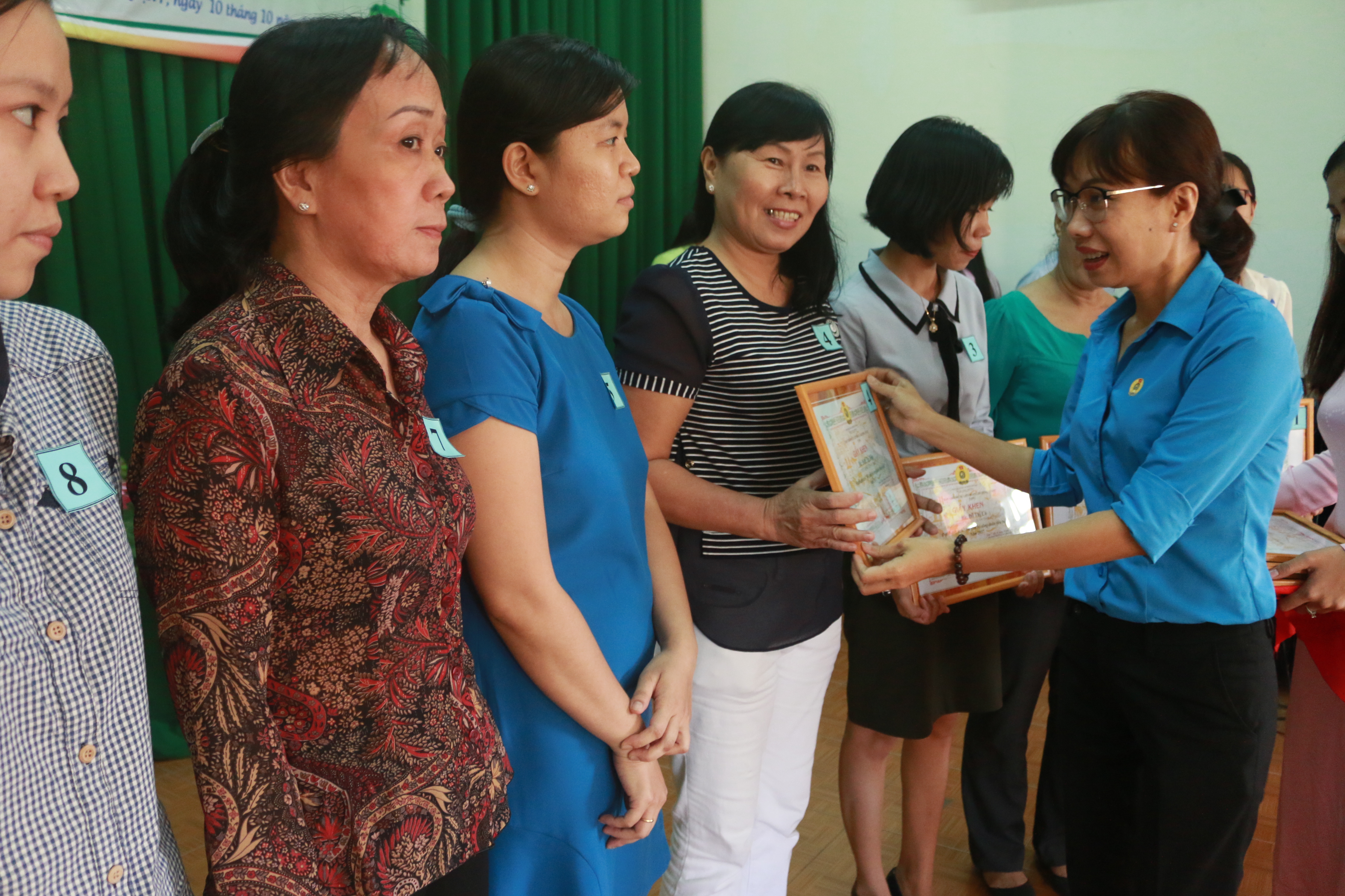 Tuyên dương 75 nữ cán bộ Công đoàn tiêu biểu - Ảnh 1.