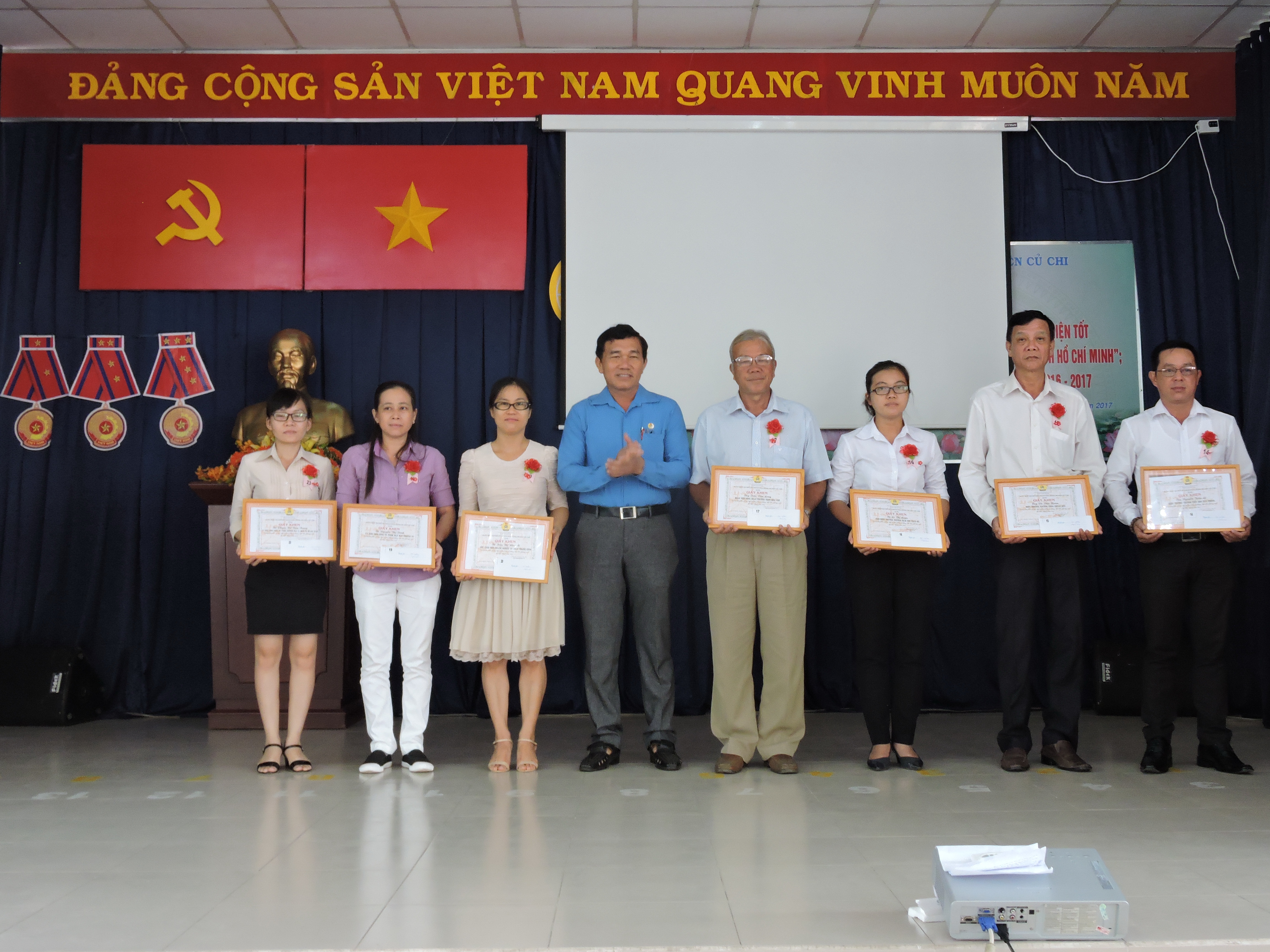 Tuy&ecirc;n dương 75 tập thể, c&aacute; nh&acirc;n học tập B&aacute;c - Ảnh 1.