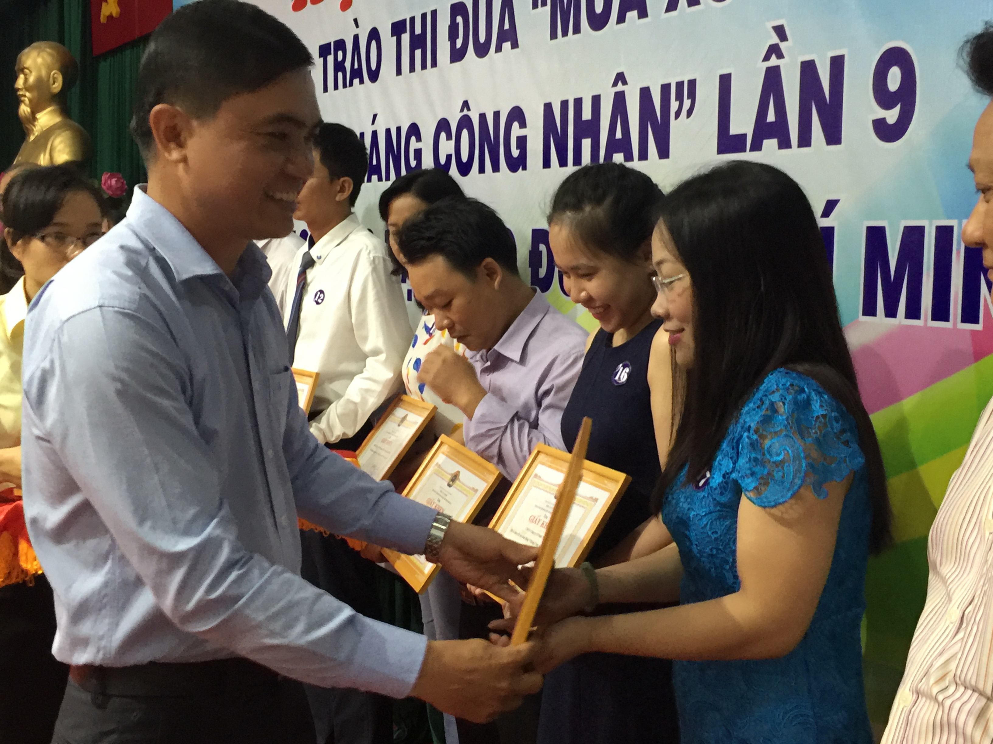 Tuyên dương điển hình học tập Bác - Ảnh 1.