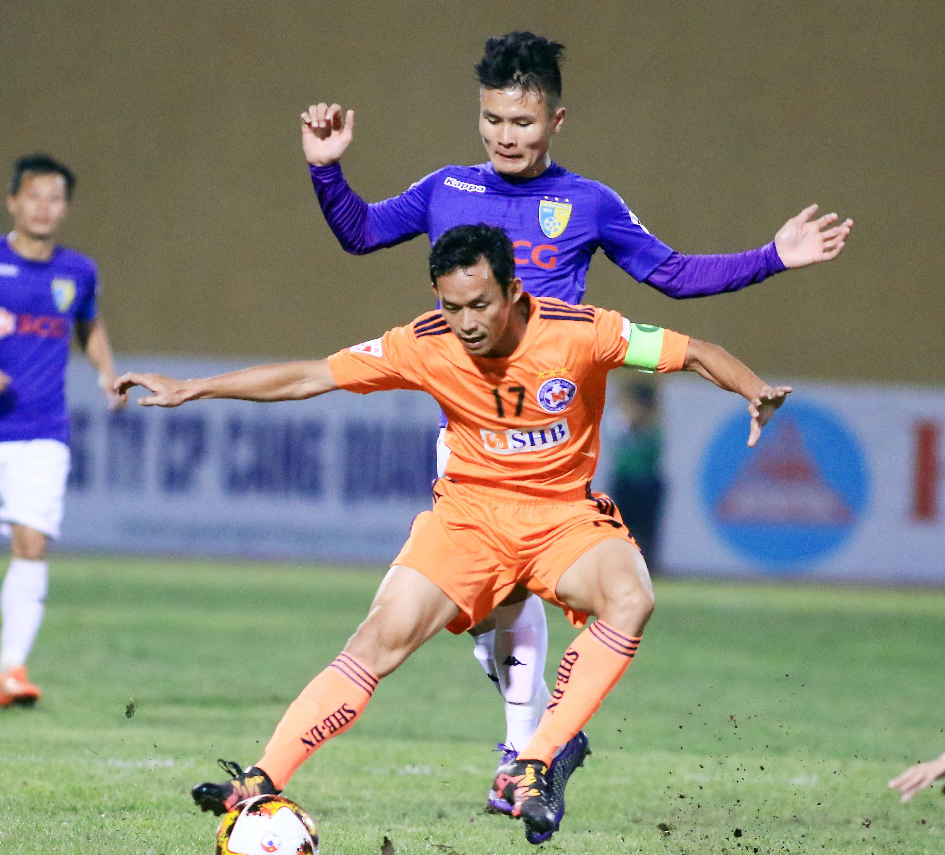 Quang Hải lại lập siêu phẩm