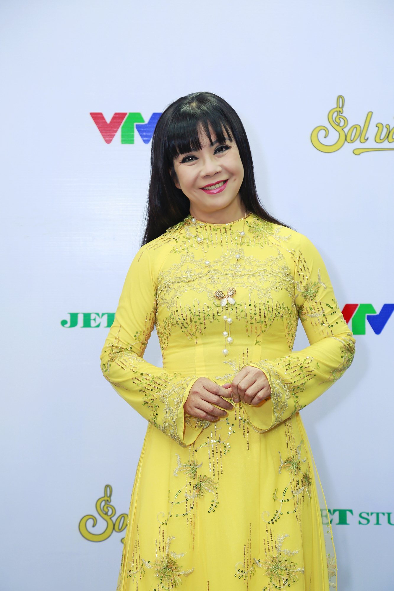 
Ca sĩ &Aacute;nh Tuyết
