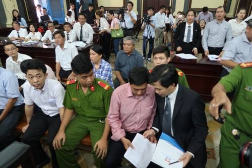 Cựu tổng giám đốc VN Pharma ngất xỉu khi nghe lệnh bắt - Ảnh 4.