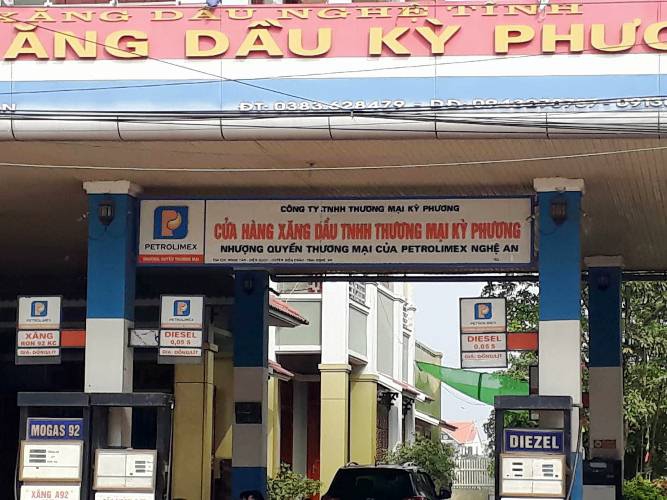 Làm giả hơn 2 triệu lít xăng A92: Khởi tố, bắt con chủ DN