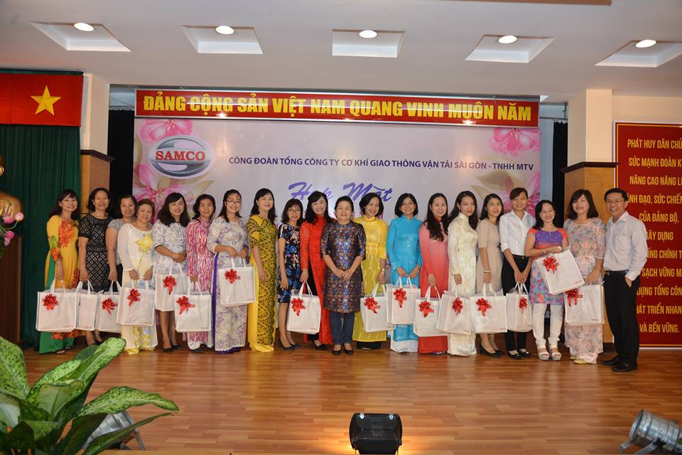 Họp mặt, tôn vinh lao động nữ - Ảnh 1.