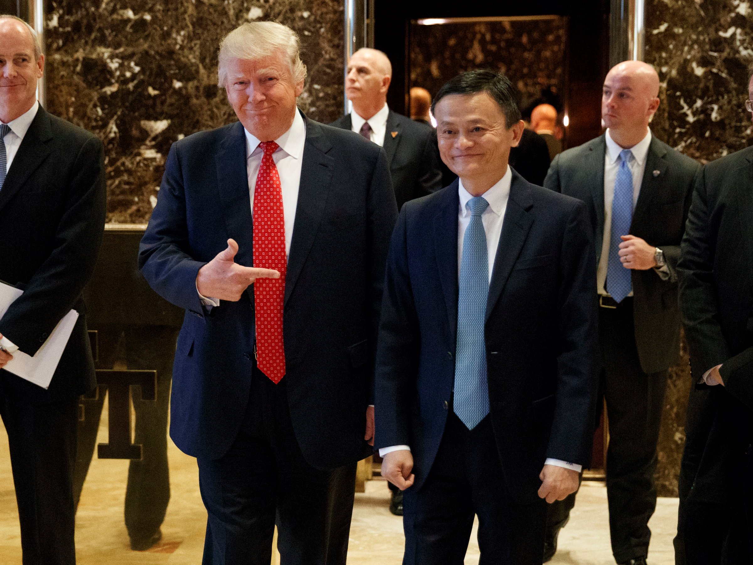 
Tổng thống đắc cử Donald Trump v&agrave; tỉ ph&uacute; Jack Ma. Ảnh: AP

