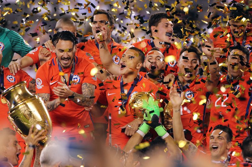 Chile v&ocirc; địch Copa America đặc biệt kỷ niệm 100 năm th&agrave;nh lập CONMEBOL 2016