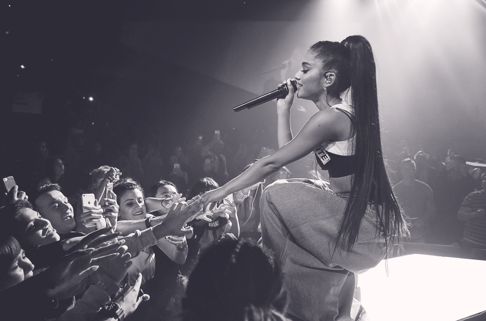X&ocirc;n xao chuyện liveshow Ariana Grande bị hủy - Ảnh 6.