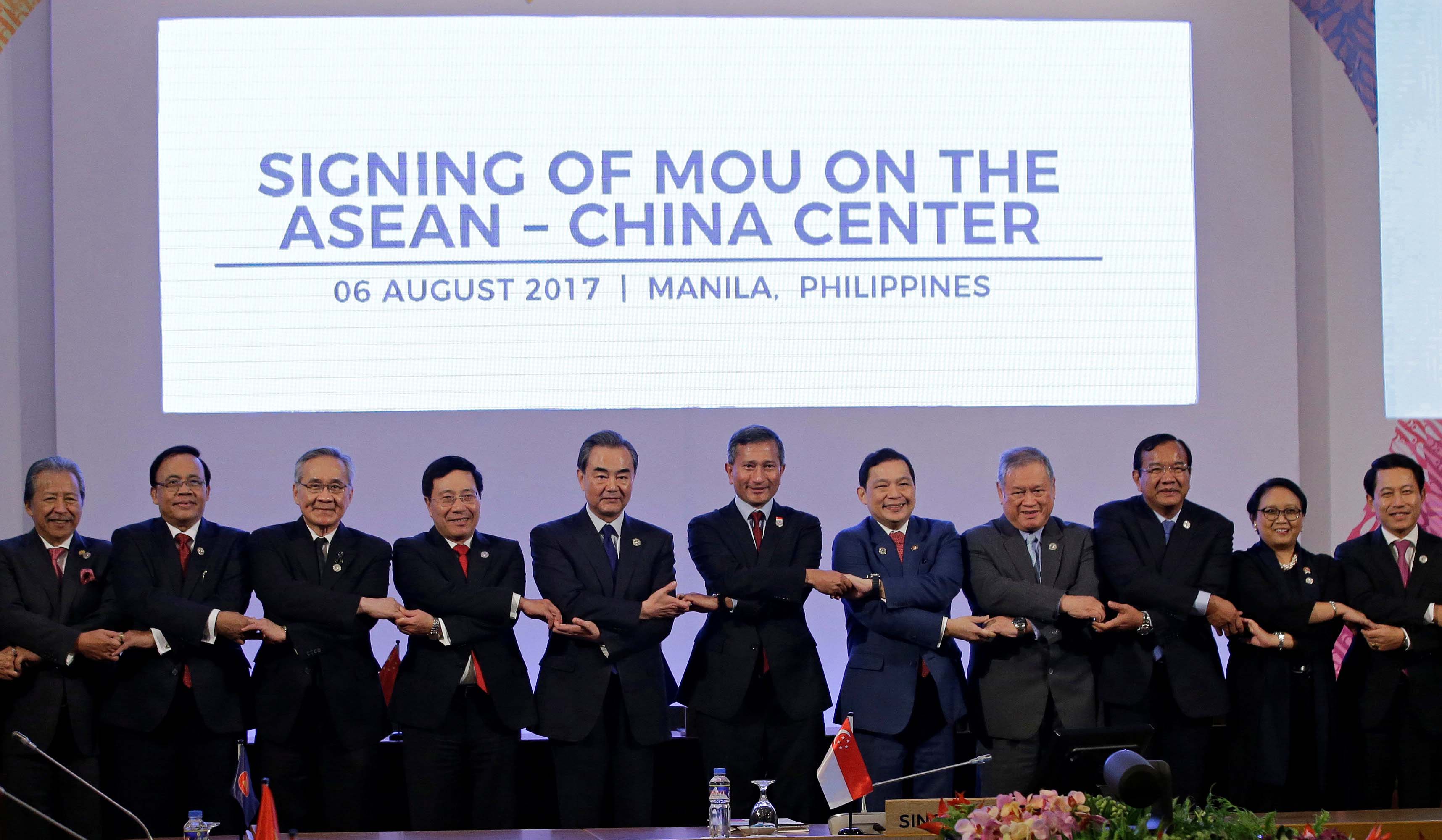 ASEAN ra thông cáo không quân sự hóa biển Đông