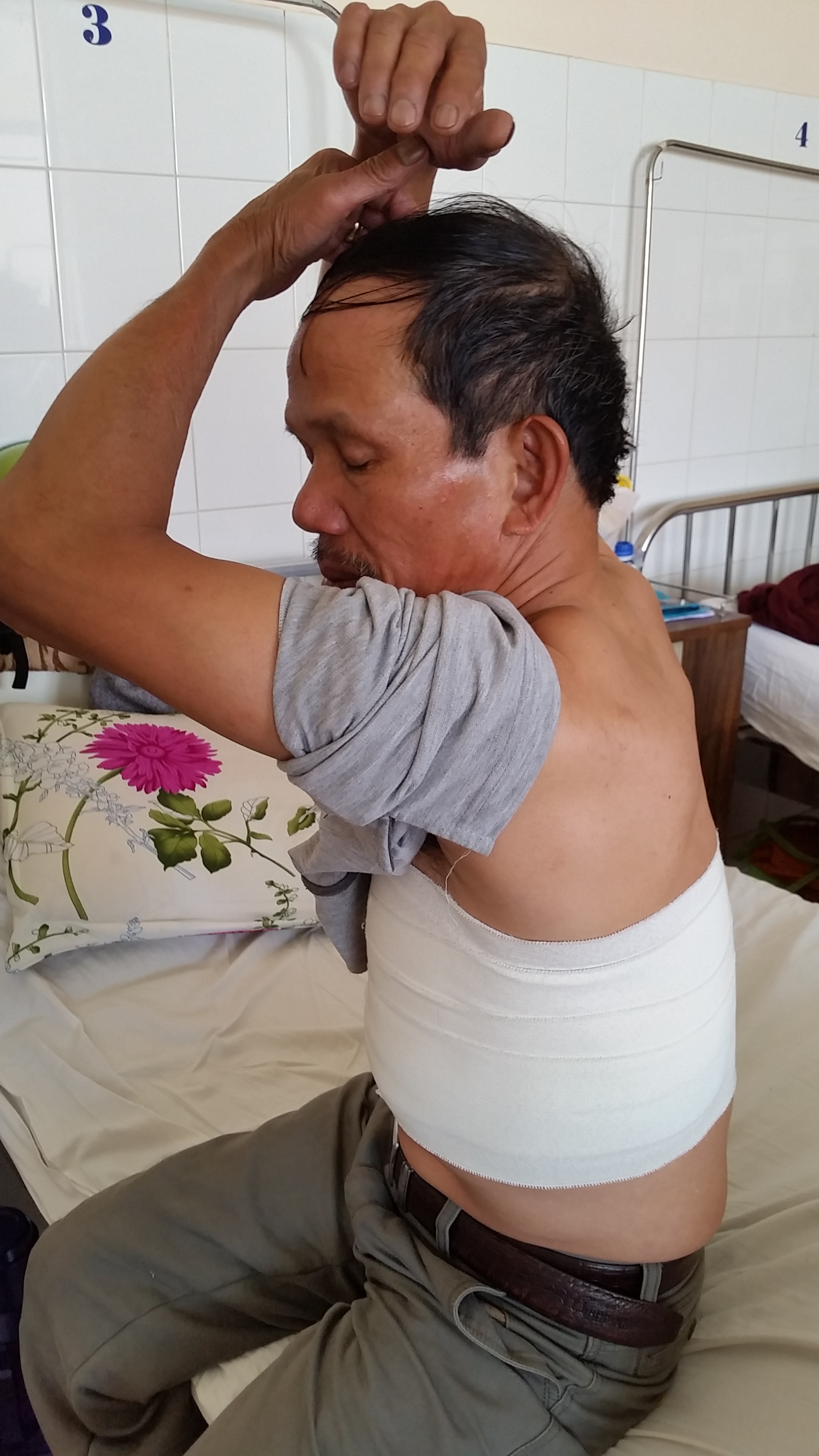 Sau khi bị tấn công, ông Thanh bị đa chấn thương, gãy răng và 4 xương sườn.