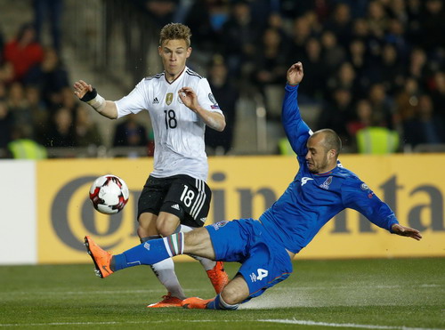 Azerbaijan chống trả quyết liệt trước nhà vô địch World Cup