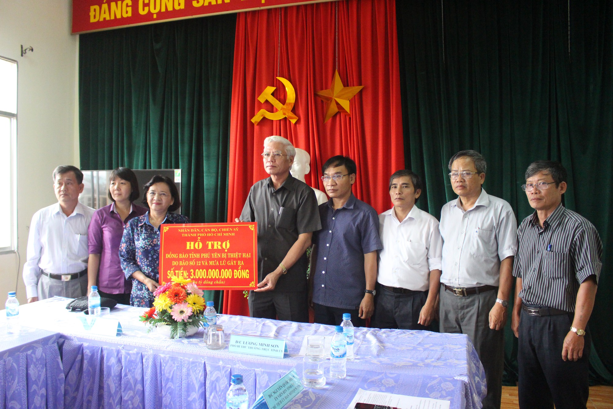 TP Hồ Ch&iacute; Minh sẻ chia nỗi đau người d&acirc;n v&ugrave;ng b&atilde;o Ph&uacute; Y&ecirc;n - Ảnh 1.