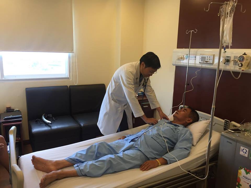 Tự điều trị đau bụng, người đàn ông suýt chết