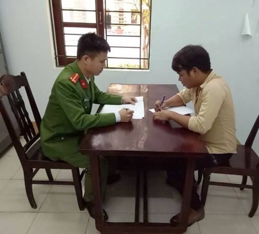 Sau 8 năm trốn truy nã, quay về đầu thú