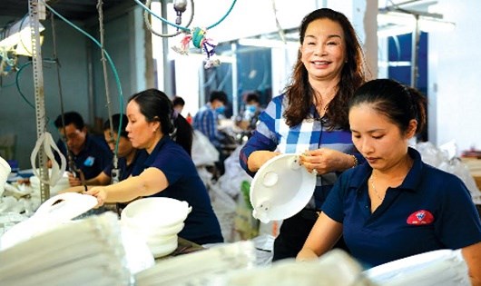 Bà chủ “nhà quê” của doanh nghiệp ngàn tỉ