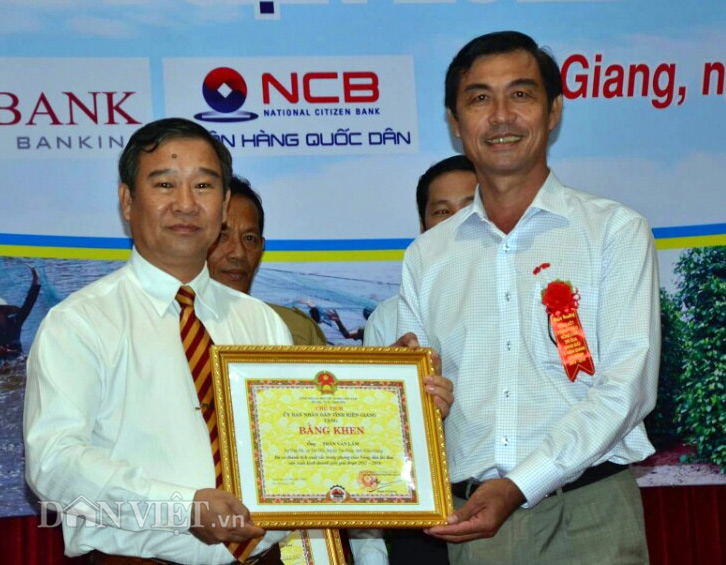 Anh nông dân có biệt tài nhìn trời đoán bệnh lúa - Ảnh 2.