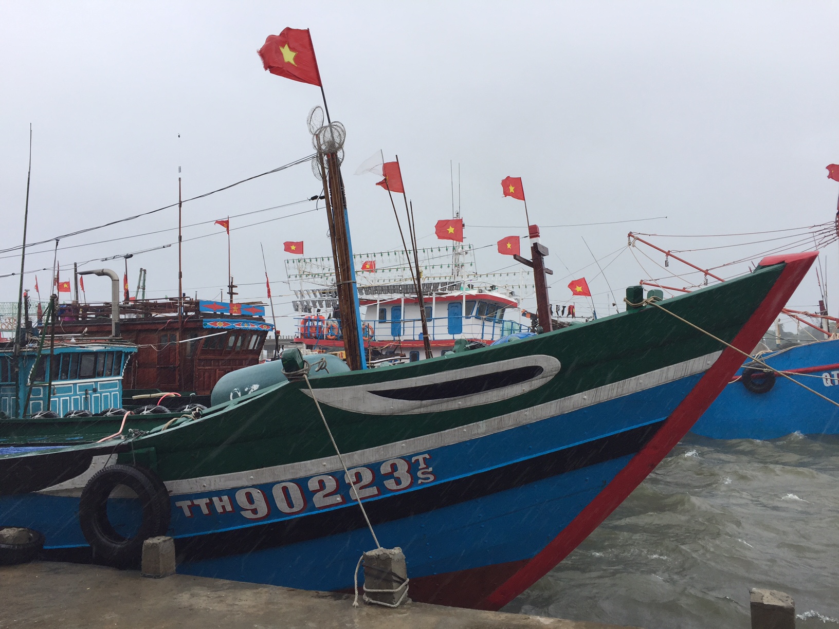 Miền Trung: Khẩn trương ph&ograve;ng chống b&atilde;o số 4 - Ảnh 1.