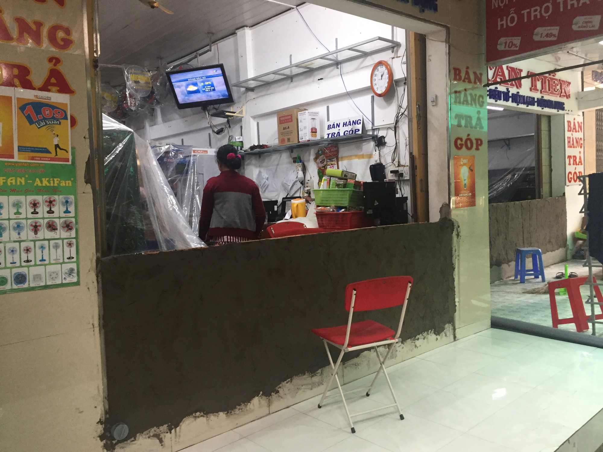 Ám ảnh bão Linda, dân Rạch Gốc xây tường cao đối phó với bão số 16 (Tembin)
