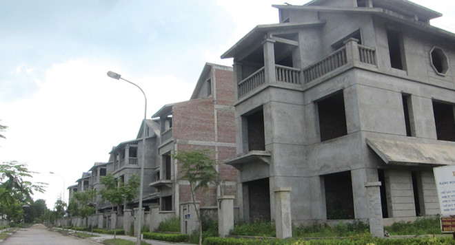 Nhiều dự án bất động sản ngừng thi công trong thời gian dài