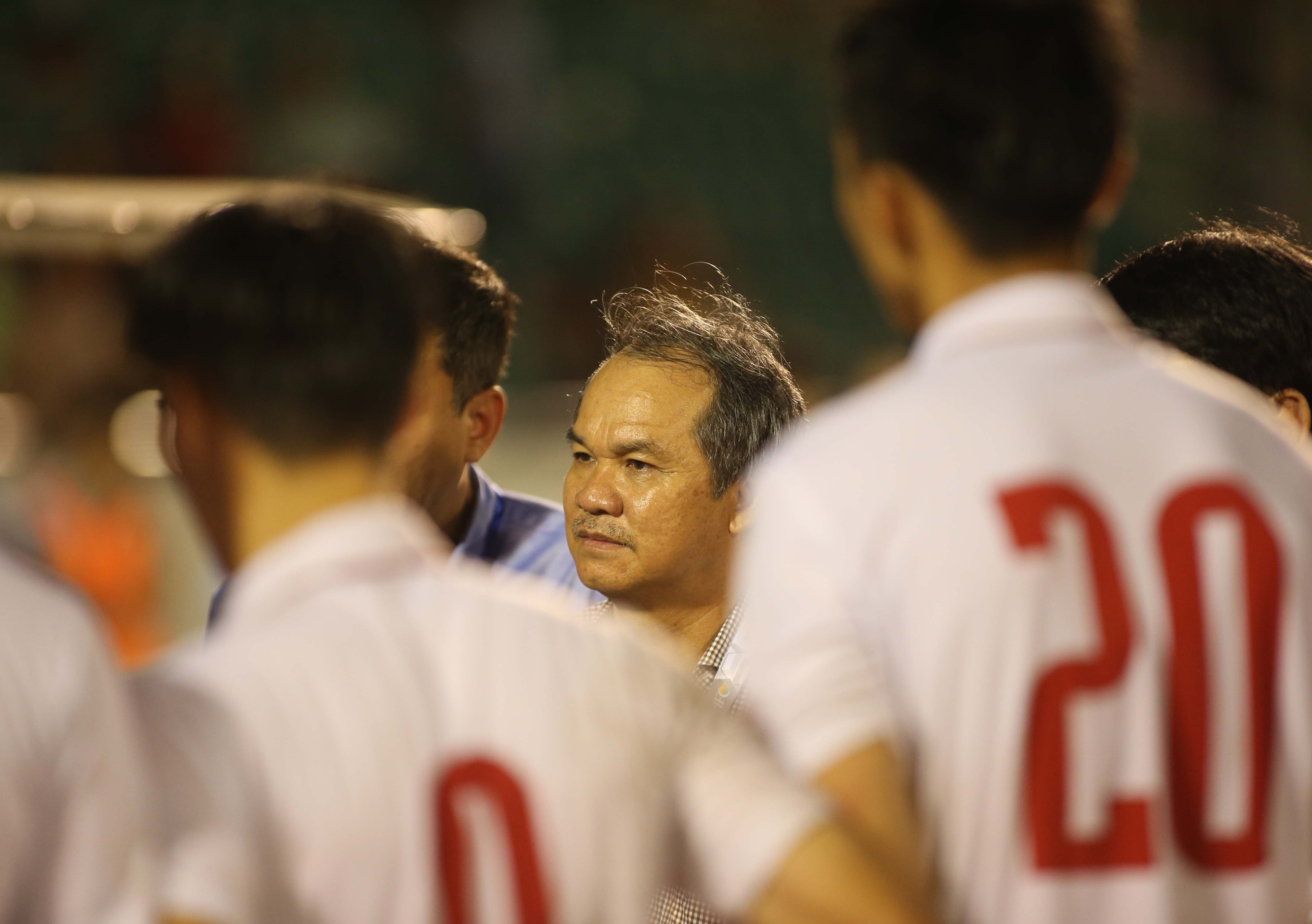 Bầu Đức trong lần động viên U22 Việt Nam sau vòng loại U23 châu Á 2018Ảnh: Quang Liêm