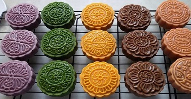 Đặt gạch chờ 45 ngày mua bánh trung thu handmade - Ảnh 1.