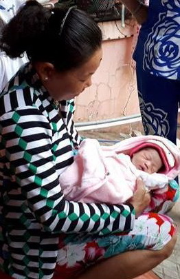 Vớt bé sơ sinh trên nhánh sông Hậu