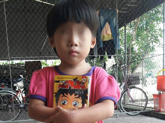 Người đàn ông khắc khổ biệt tích sau khi để bé gái lại bệnh viện