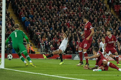Công làm thủ phá, Liverpool mất thắng ở Anfield - Ảnh 2.