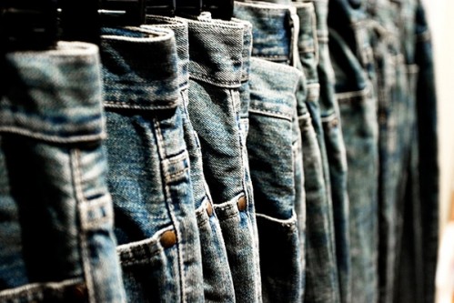 Công chức không được mặc quần jeans: Có nên quá cứng nhắc?