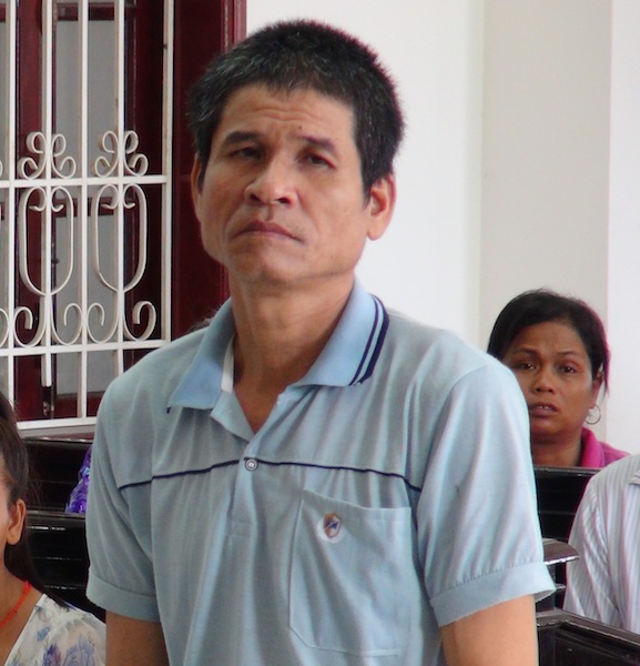Bị đâm chết vì kêu chồng bằng "mày" và không cho ăn cơm