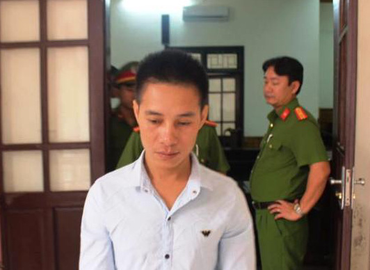Tranh cãi trên bàn nhậu, anh đâm chết em trai