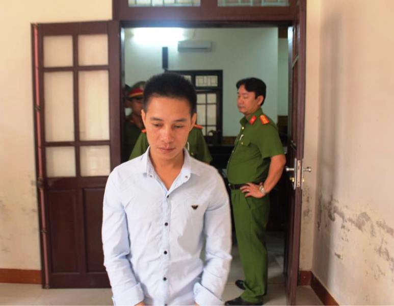 Tranh cãi trên bàn nhậu, anh đâm chết em trai - Ảnh 1.