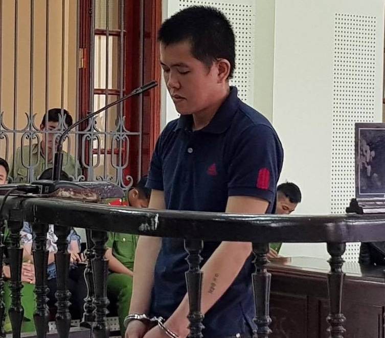 Mẹ uống thuốc chuột tự vẫn khi nghe con gọi điện b&aacute;o giết người - Ảnh 1.