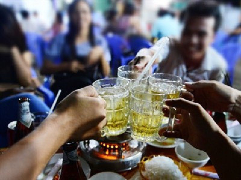 Án mạng từ việc liên tục mời bia 100%