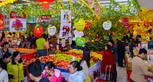 
Quầy tr&aacute;i c&acirc;y lu&ocirc;n đ&ocirc;ng kh&aacute;ch.
