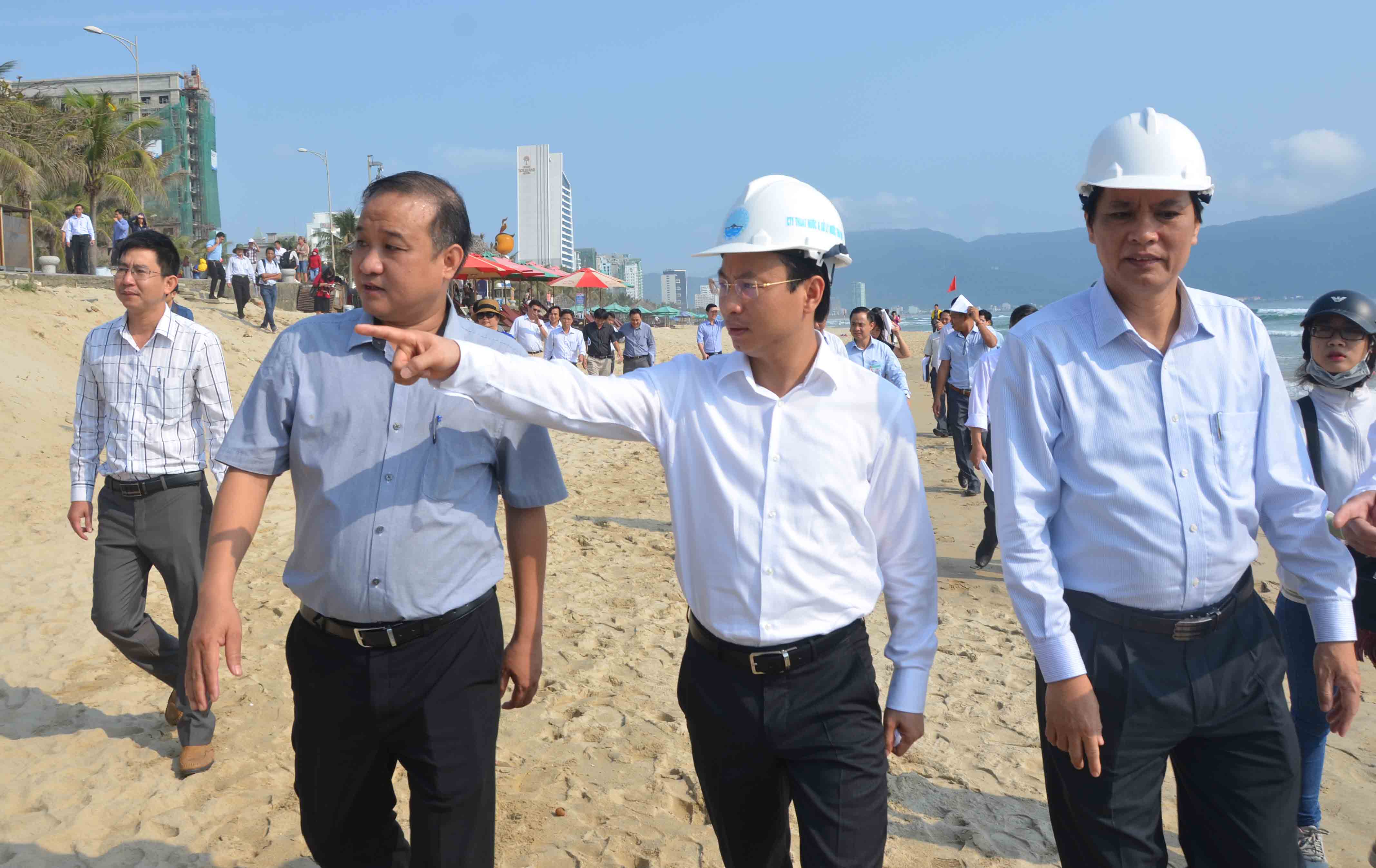 Bí thư Nguyễn Xuân Anh nhắc nhở các sở ngành hãy xem biển như là nhà để chăm sóc biển đẹp hơn